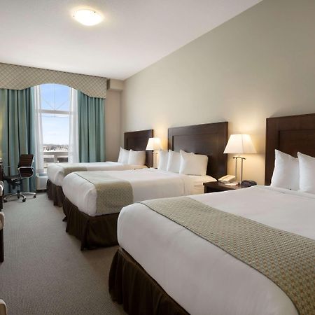 Ramada By Wyndham Emerald Park/Regina East Extérieur photo