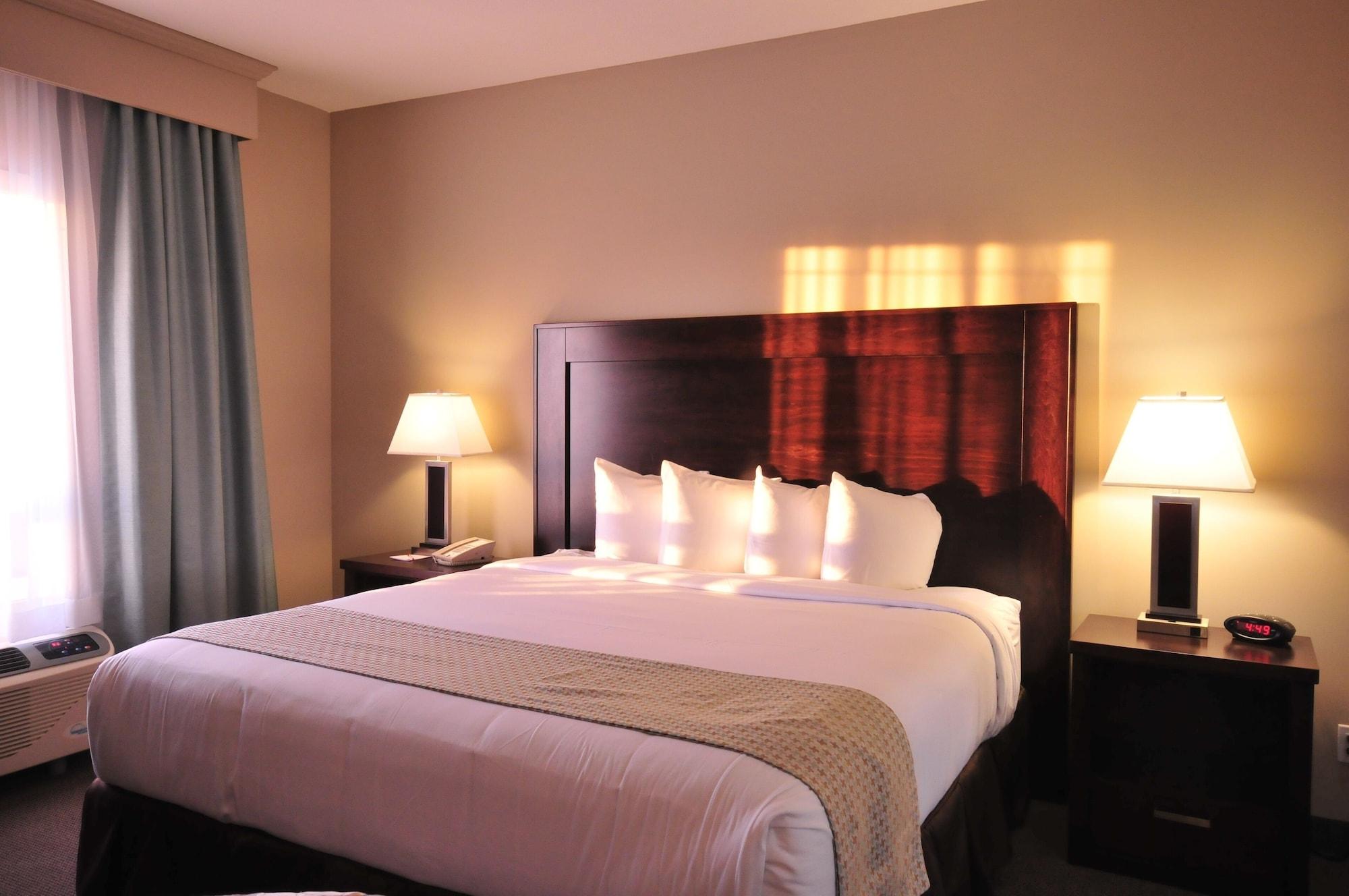 Ramada By Wyndham Emerald Park/Regina East Extérieur photo