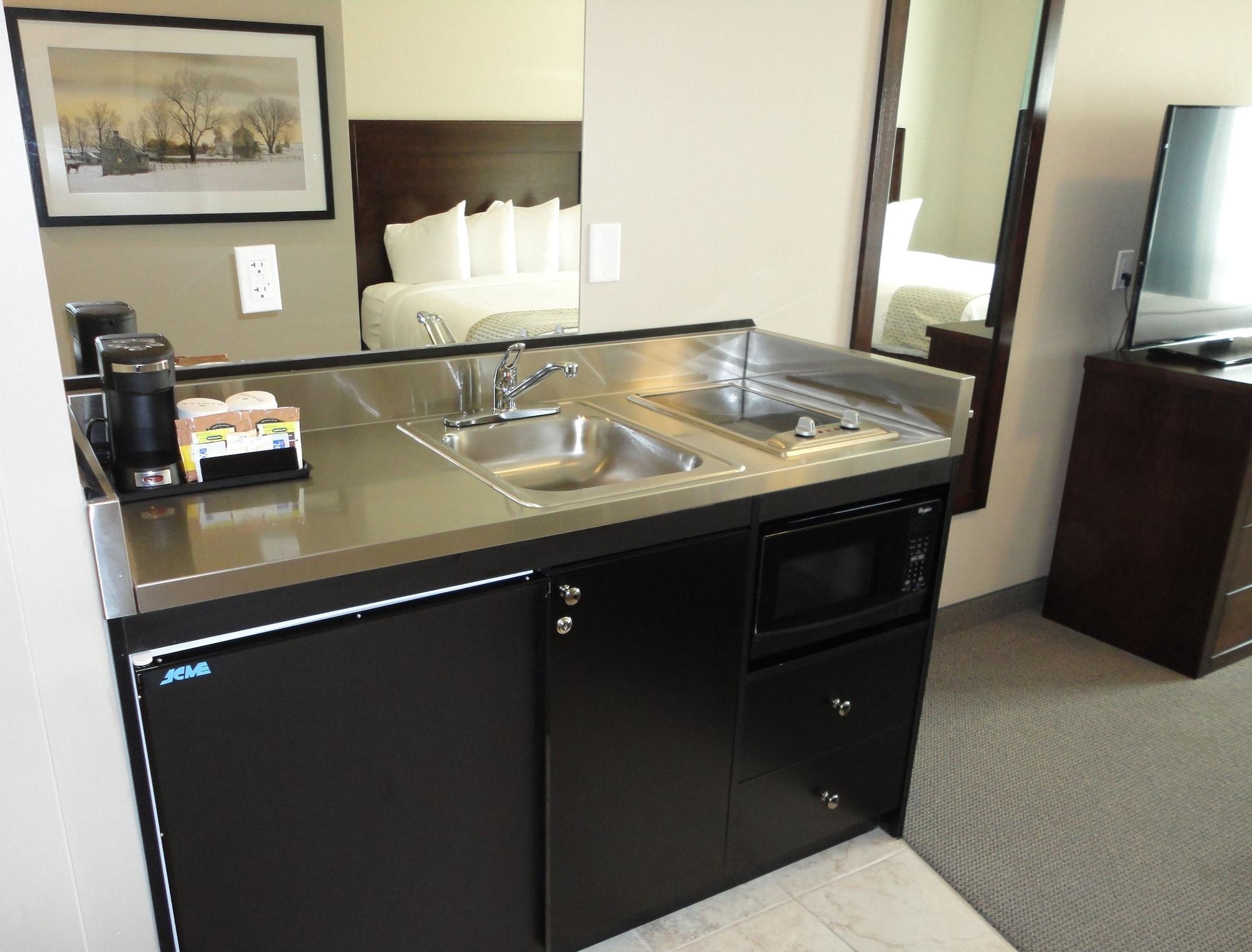 Ramada By Wyndham Emerald Park/Regina East Extérieur photo
