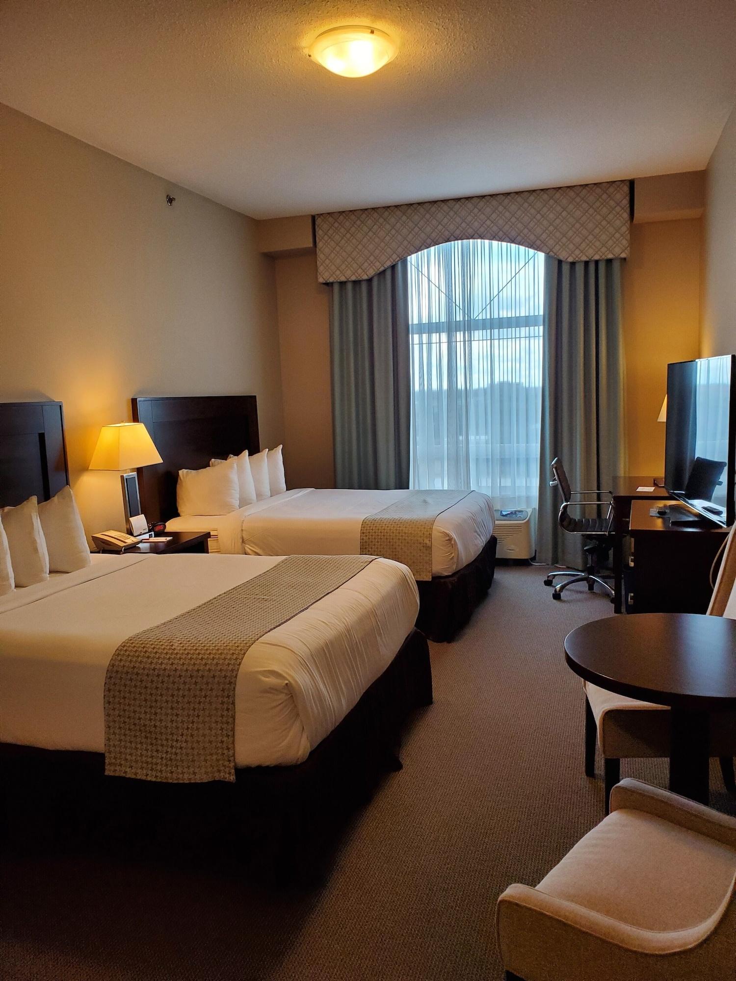 Ramada By Wyndham Emerald Park/Regina East Extérieur photo