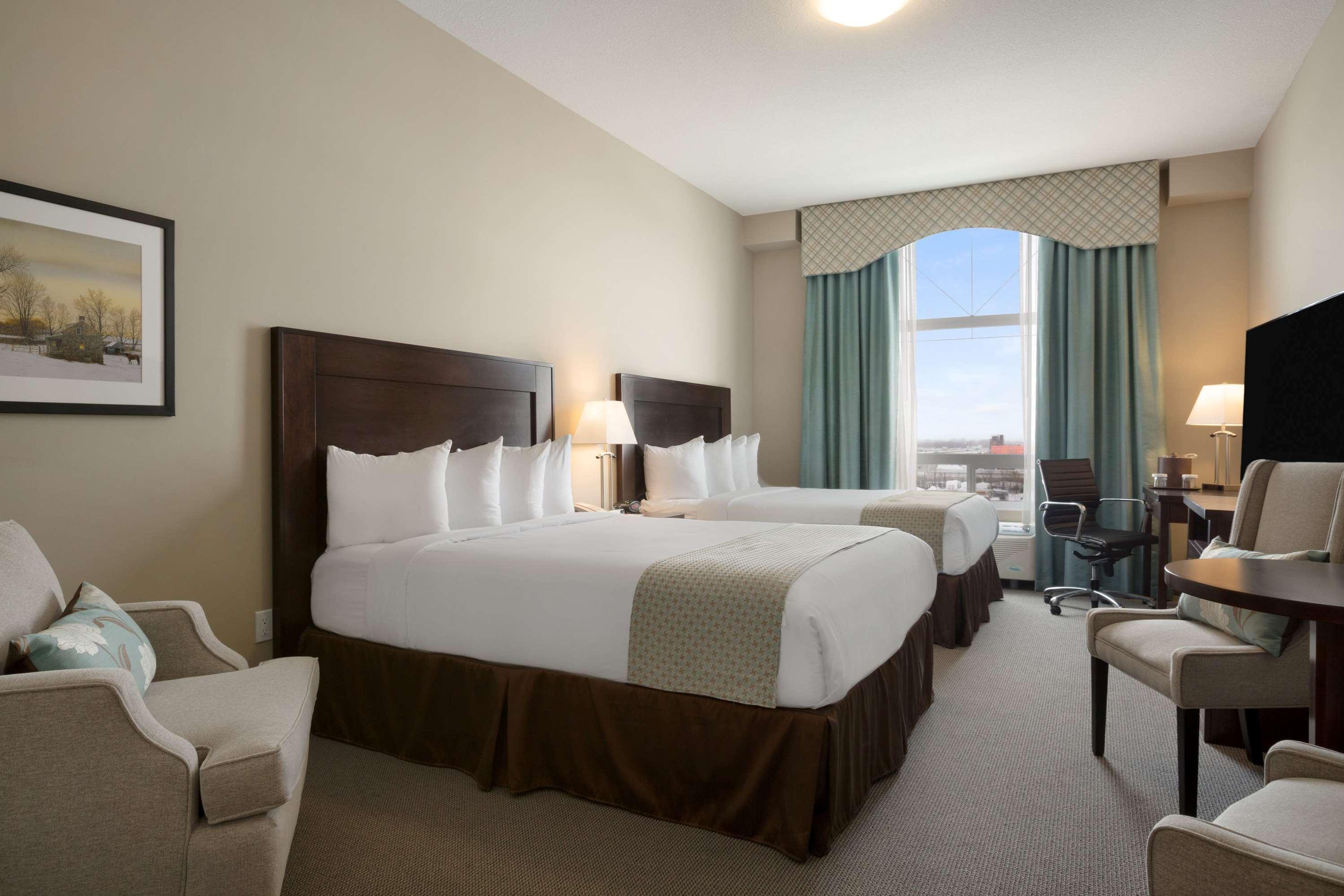 Ramada By Wyndham Emerald Park/Regina East Extérieur photo