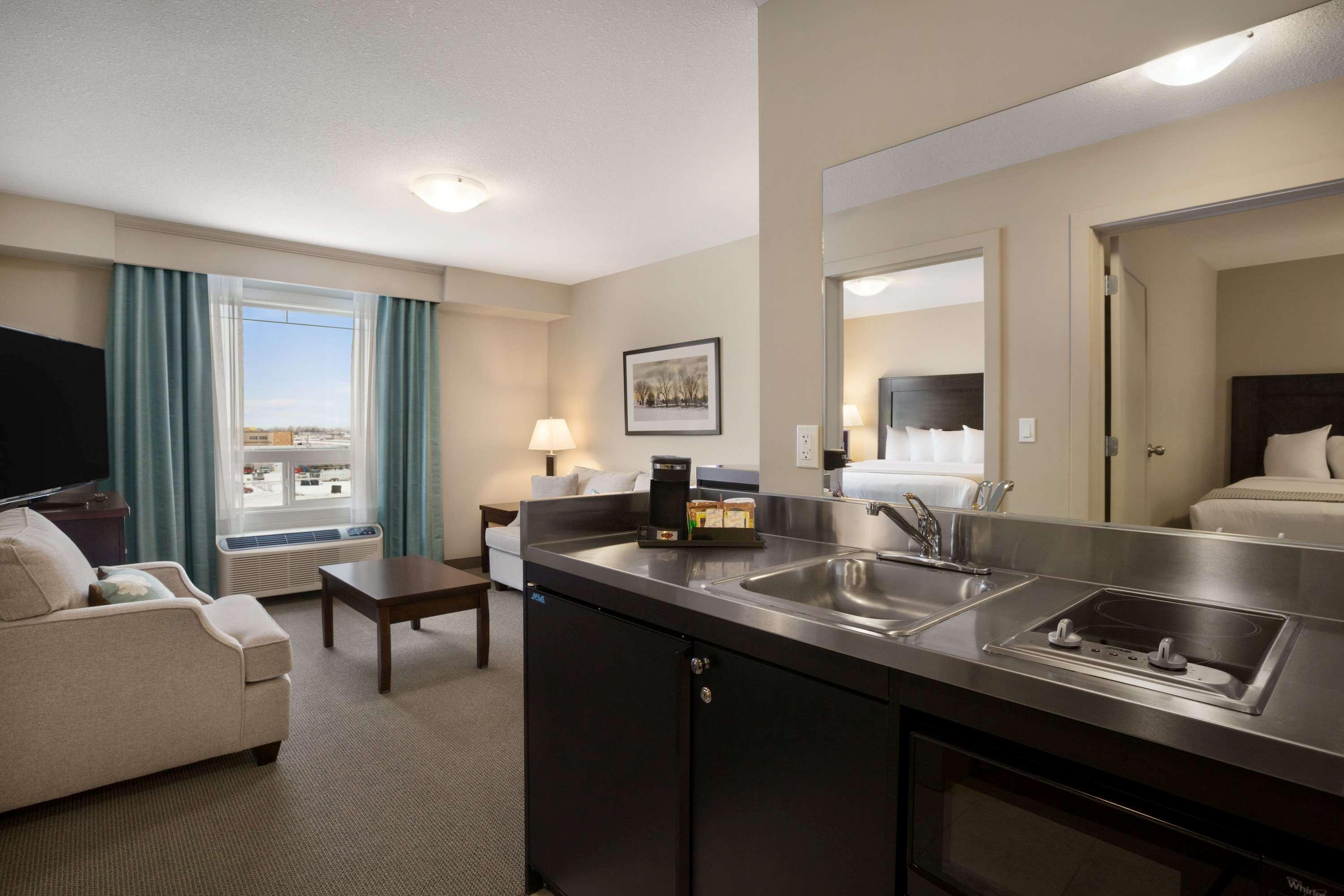 Ramada By Wyndham Emerald Park/Regina East Extérieur photo