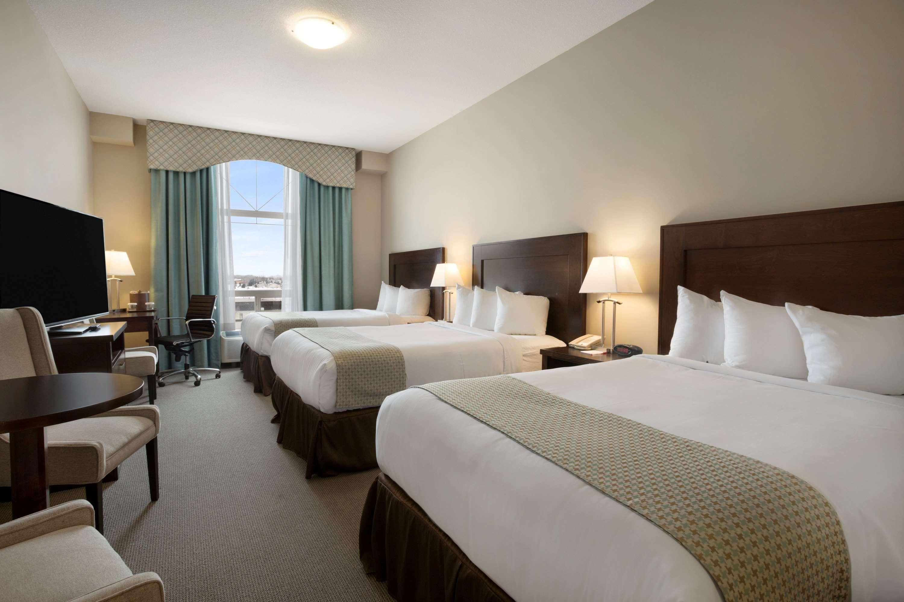 Ramada By Wyndham Emerald Park/Regina East Extérieur photo