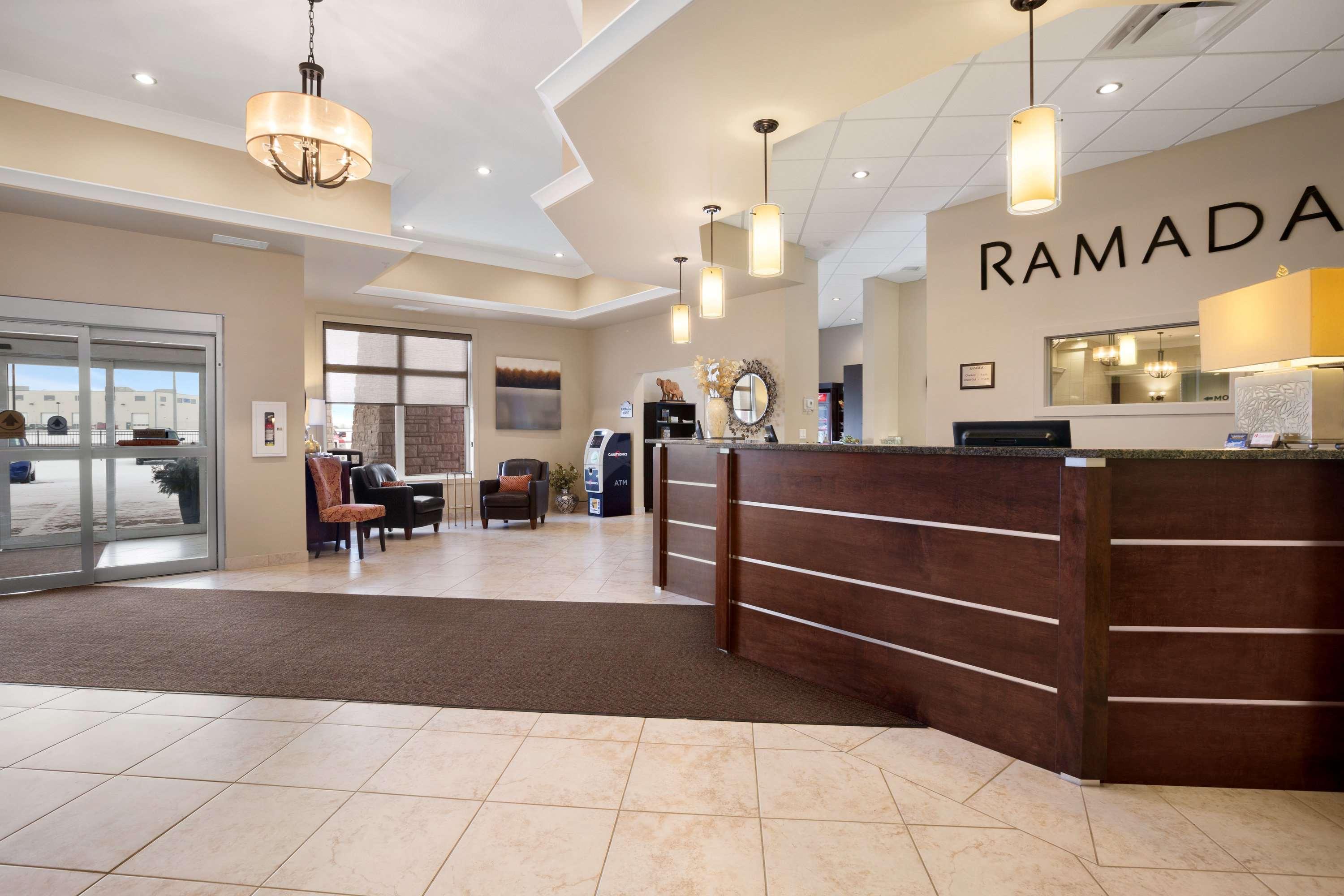 Ramada By Wyndham Emerald Park/Regina East Extérieur photo