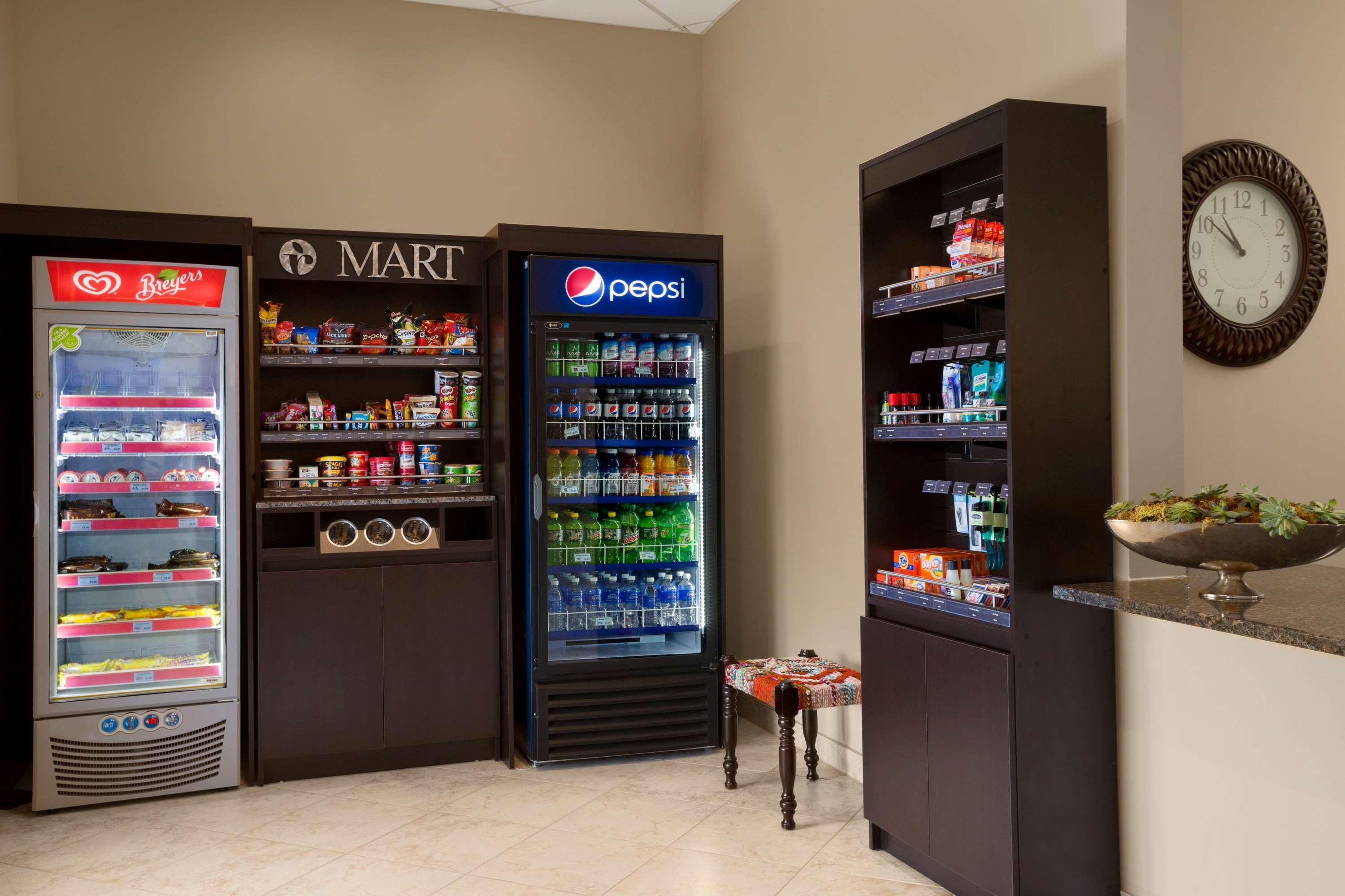 Ramada By Wyndham Emerald Park/Regina East Extérieur photo