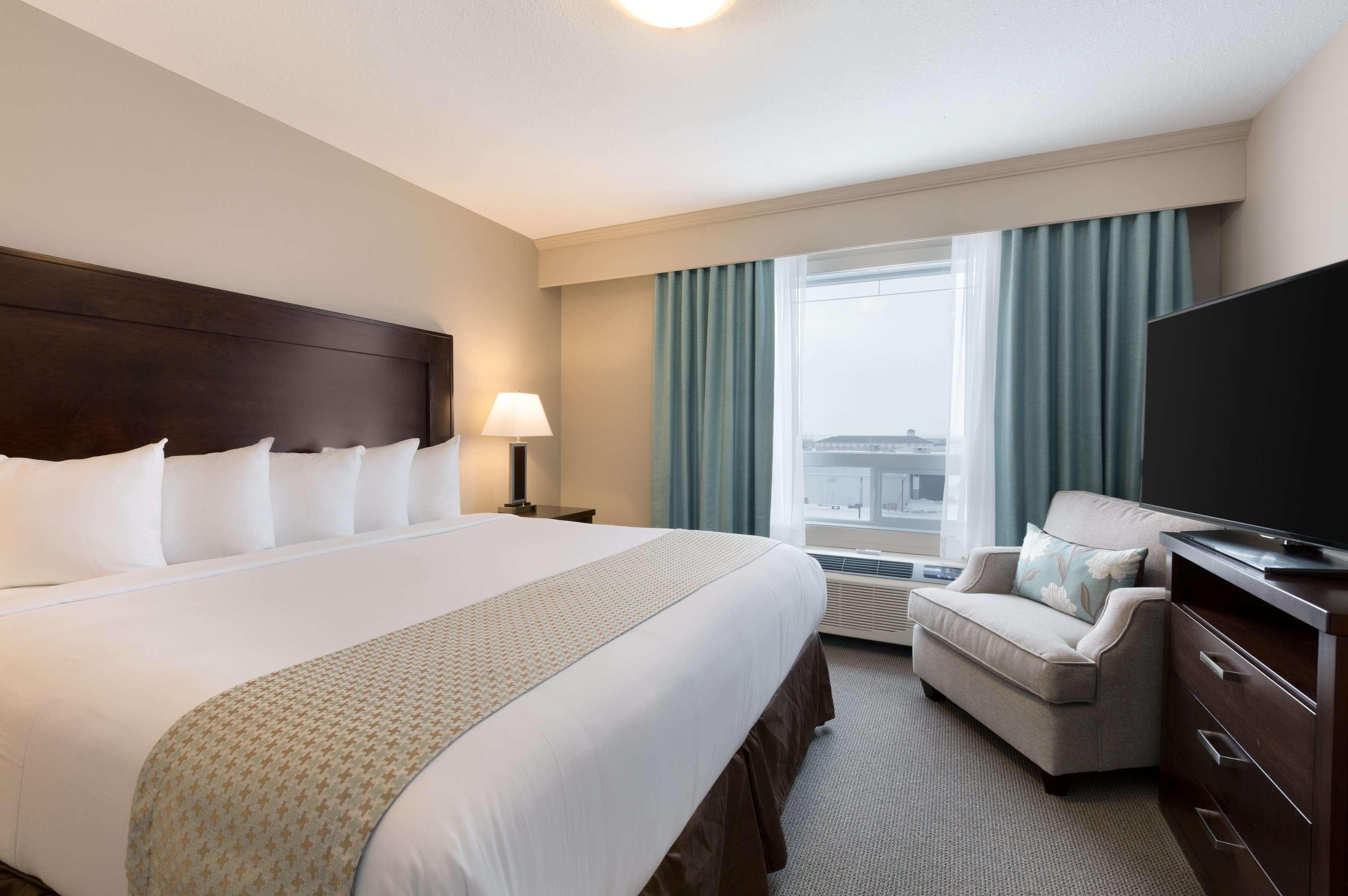 Ramada By Wyndham Emerald Park/Regina East Extérieur photo