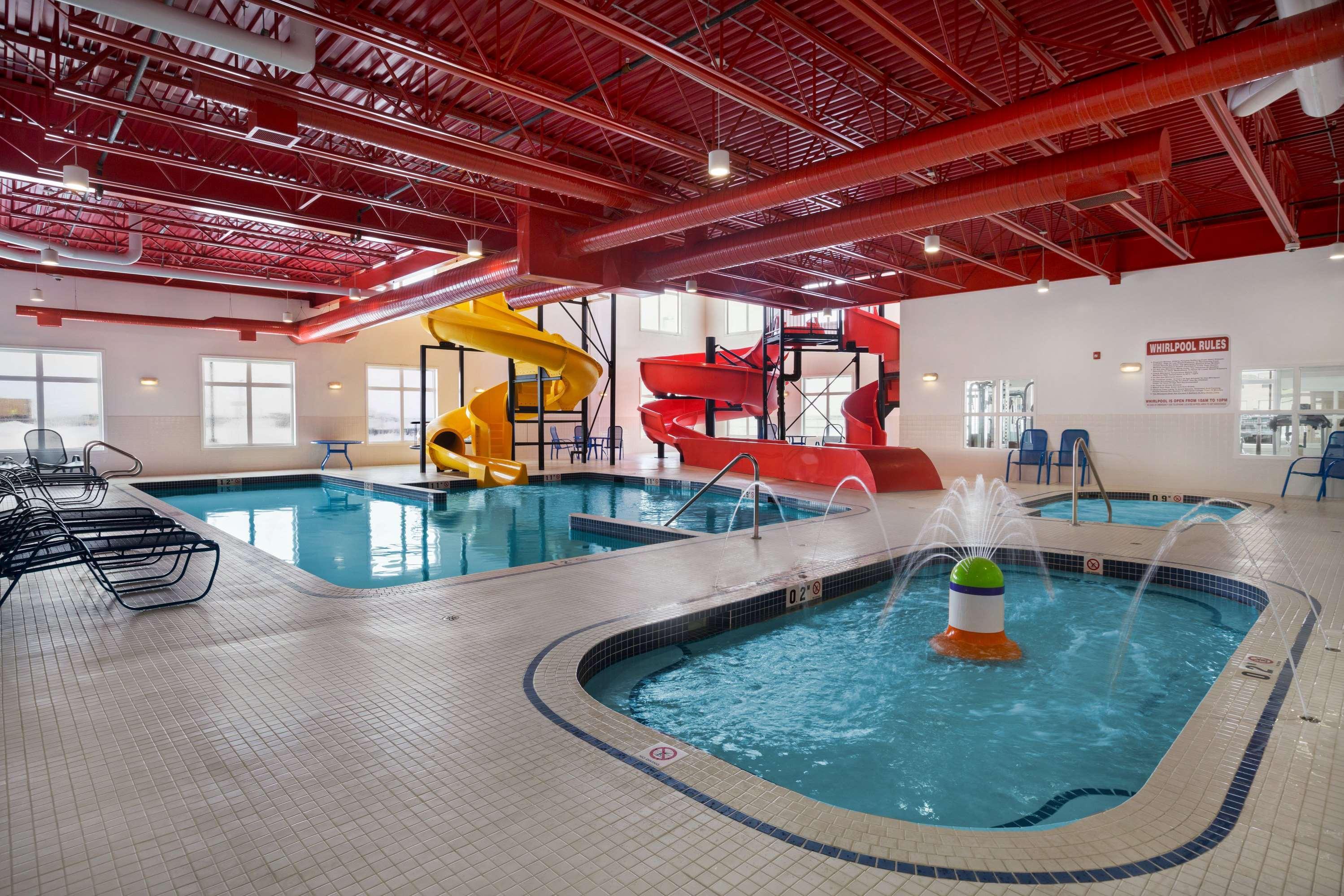 Ramada By Wyndham Emerald Park/Regina East Extérieur photo