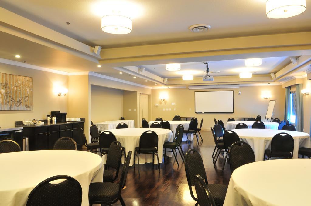 Ramada By Wyndham Emerald Park/Regina East Extérieur photo