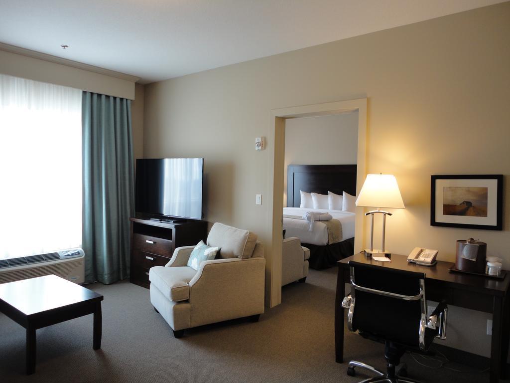 Ramada By Wyndham Emerald Park/Regina East Chambre photo
