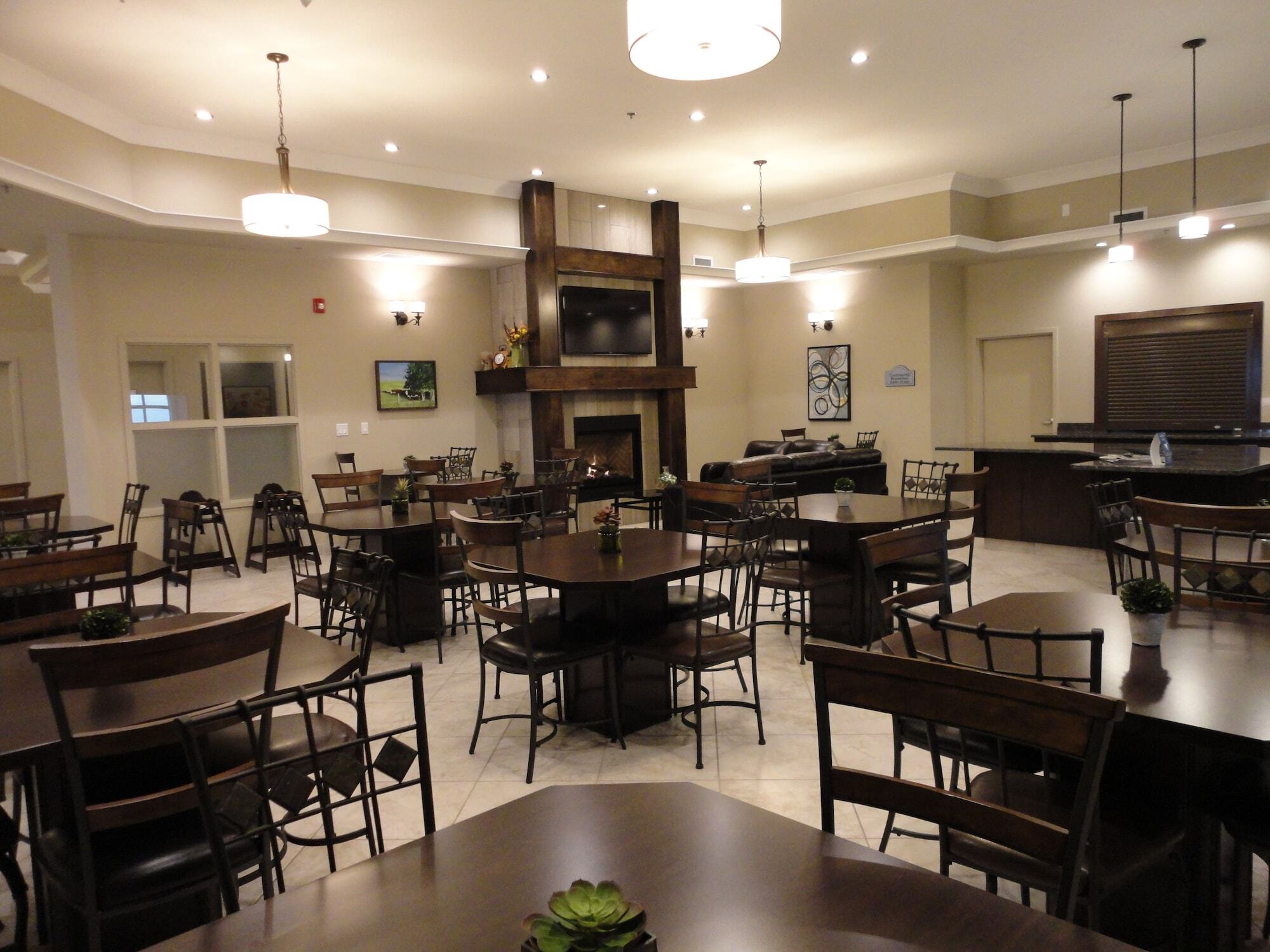 Ramada By Wyndham Emerald Park/Regina East Extérieur photo