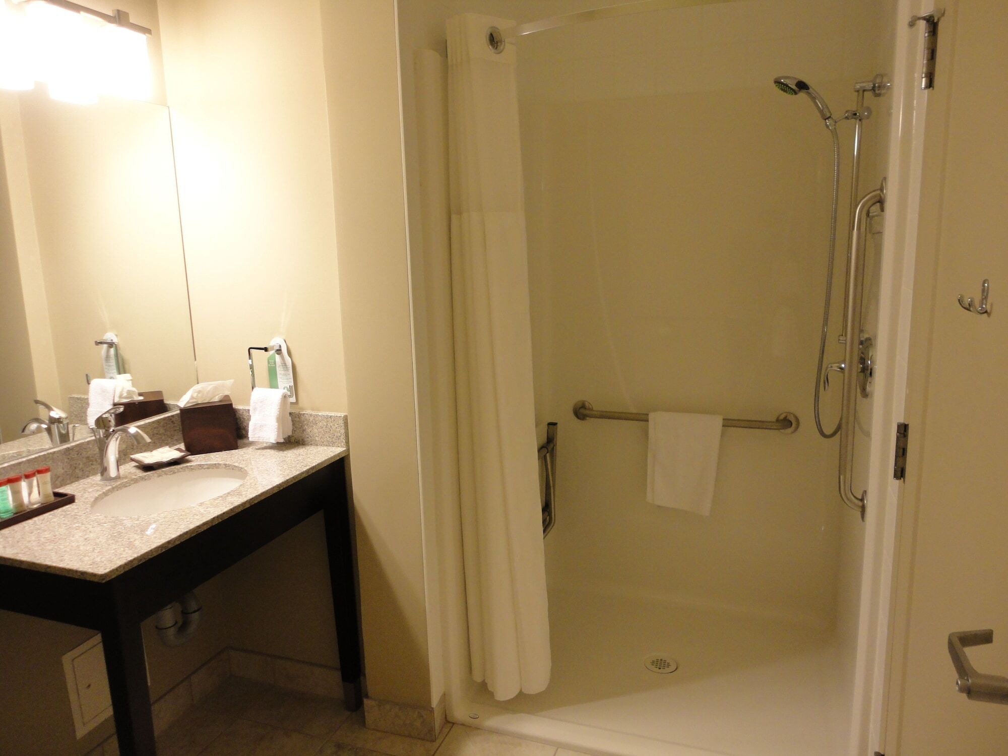 Ramada By Wyndham Emerald Park/Regina East Extérieur photo